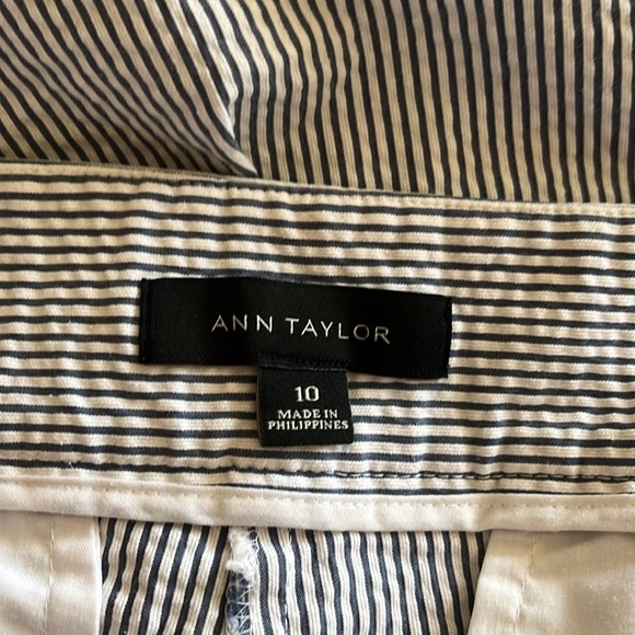 Ann Taylor Seersucker blue & white cropped pants Sz 10 - Picture 3 of 9